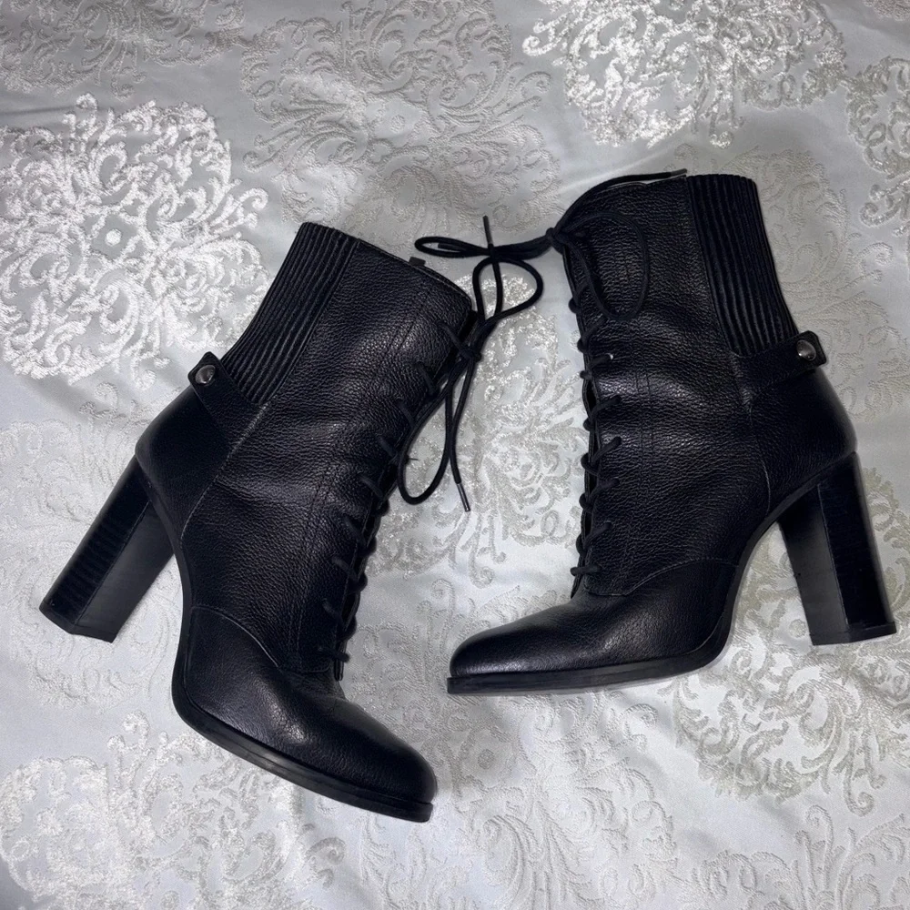 Michael Kors Carrigan Black Leather Lace Up Heeled Ankle Boots Size 7.5